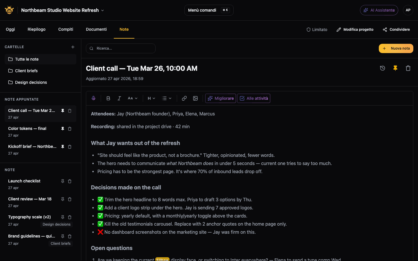 Screenshot delle viste priorità e riepilogo di FeedbackHive